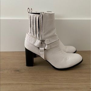Coconut by Matisse White Boots